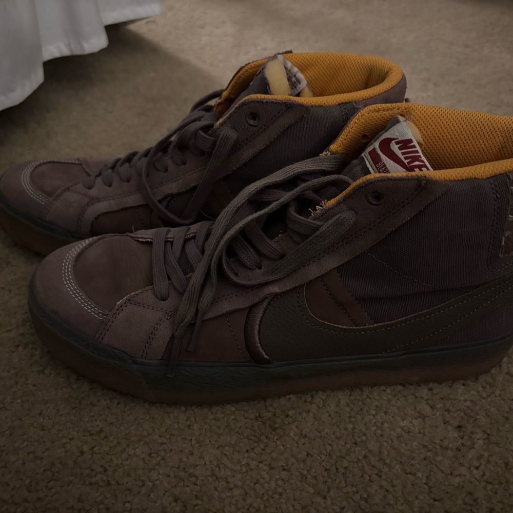 Nike Men's Brown Blazer Mid Sneakers